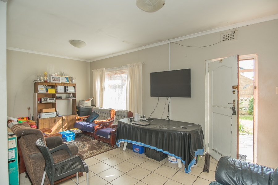 7 Bedroom Property for Sale in Wetton Western Cape